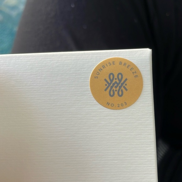 “THUCASSI” NIB Exquisite 2 Wick Candle - Picture 5 of 9